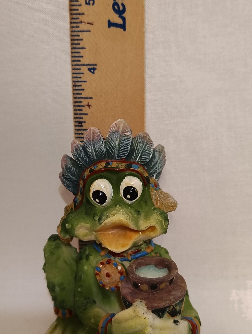 FROGS!!  1990's Collectable Green Whimsical Resin Native American Indians. 4pc - Picture 6 of 8